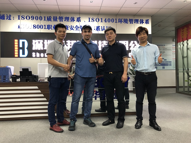 俄罗斯客户前来我司考察液晶拼接屏、LED等终端大屏显示设备