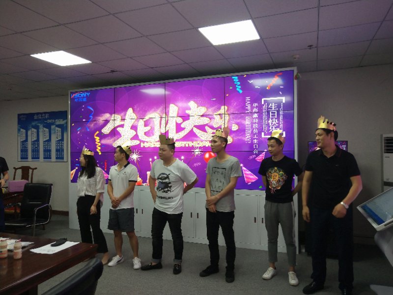 液晶拼接屏厂家华邦瀛为员工举办生日会庆?；疃?></a></div>
		<div   id=