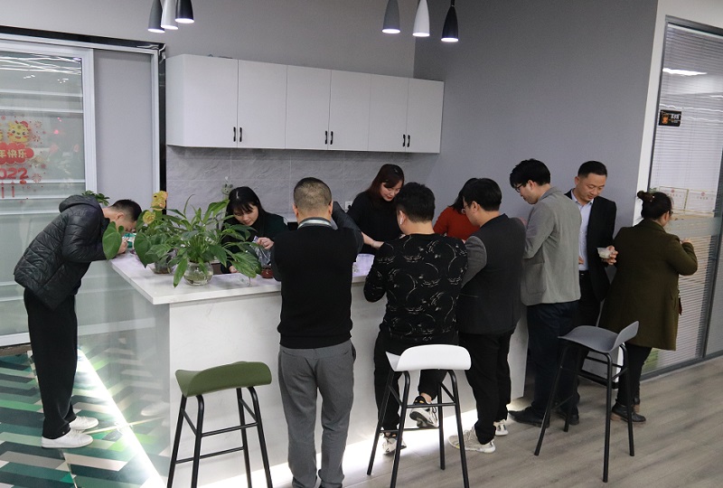冬至汤圆饺子情，华邦瀛温暖一家亲